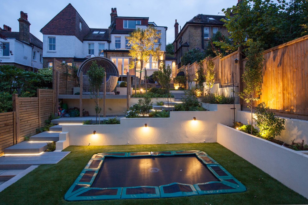 This is an example of a contemporary garden in Hampshire.
