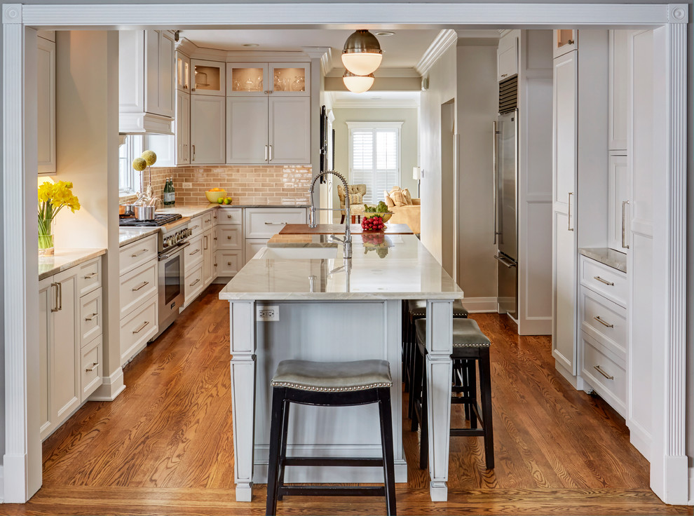 Example of a transitional kitchen design in Chicago