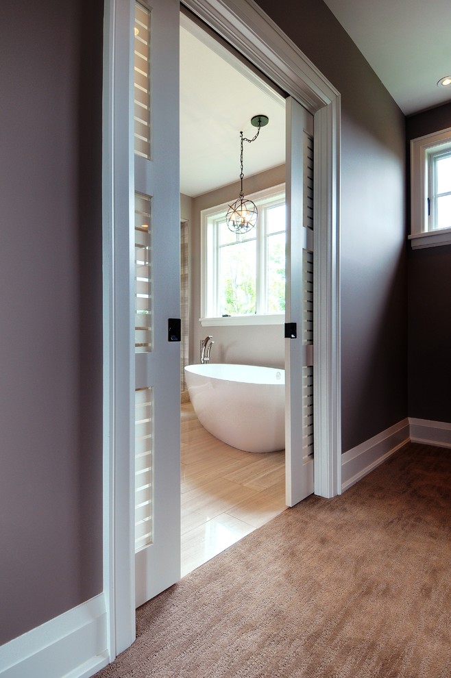 Transitional bathroom photo in Toronto