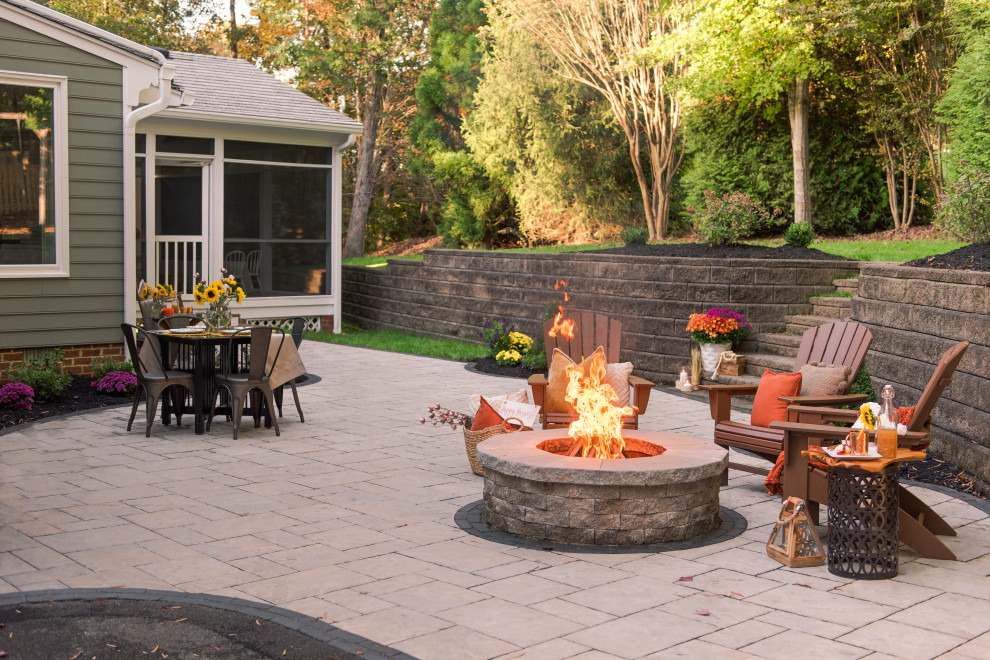 Photo of a small traditional backyard patio in Richmond with a fire feature and concrete pavers.