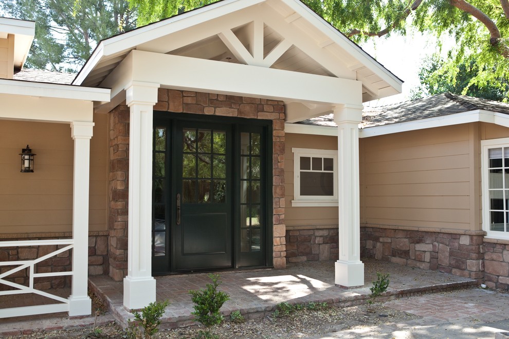 Inspiration for a traditional exterior in Los Angeles.