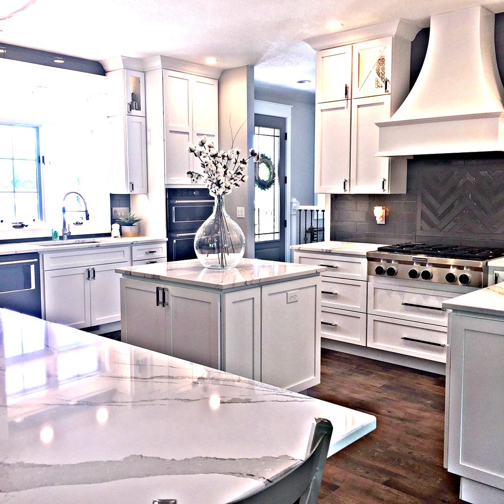 Kitchen - transitional kitchen idea
