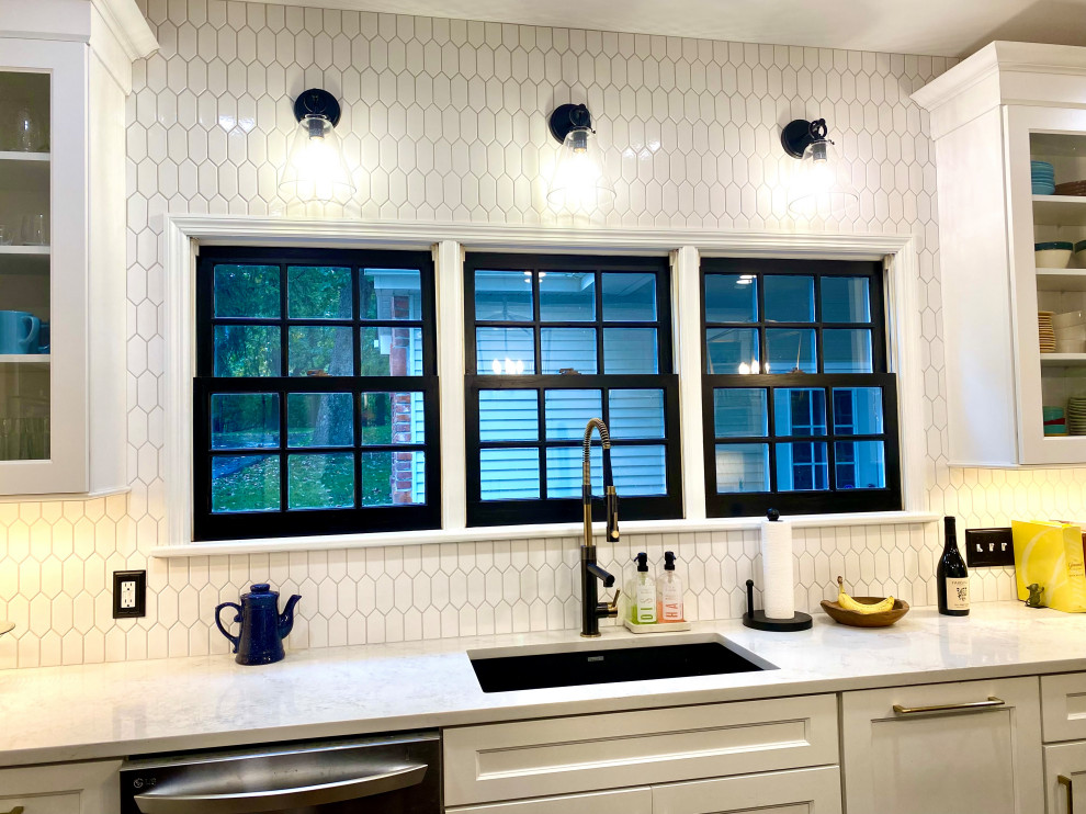 Inspiration for a transitional kitchen remodel in St Louis