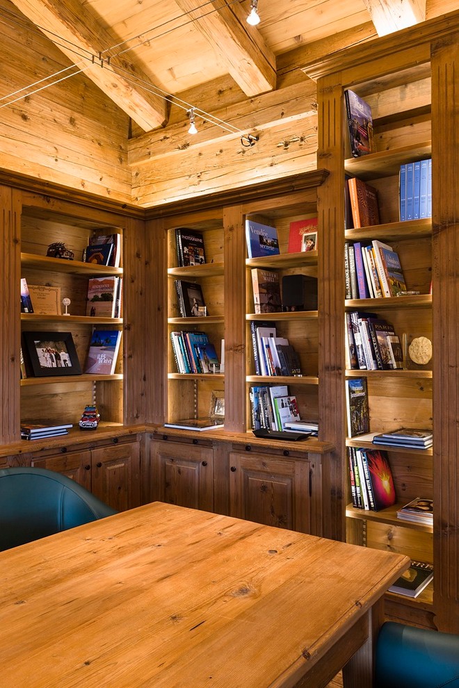 Home design - rustic home design idea in Denver