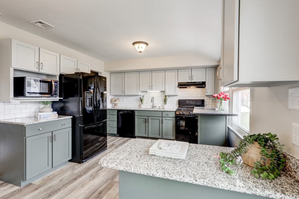 Example of a mid-sized transitional l-shaped eat-in kitchen design with recessed-panel cabinets, green cabinets and a peninsula