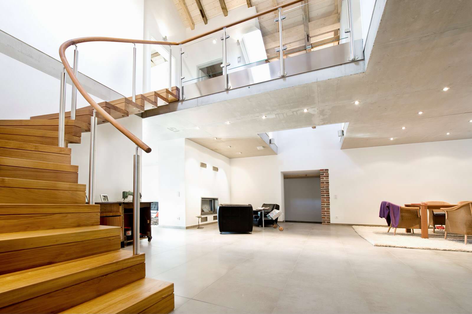 Лестница из бирманского тика