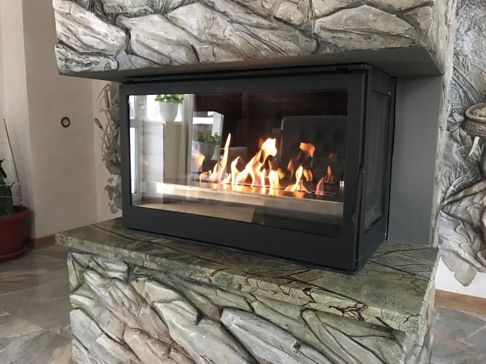 Топливный блок с высокими стёклами.