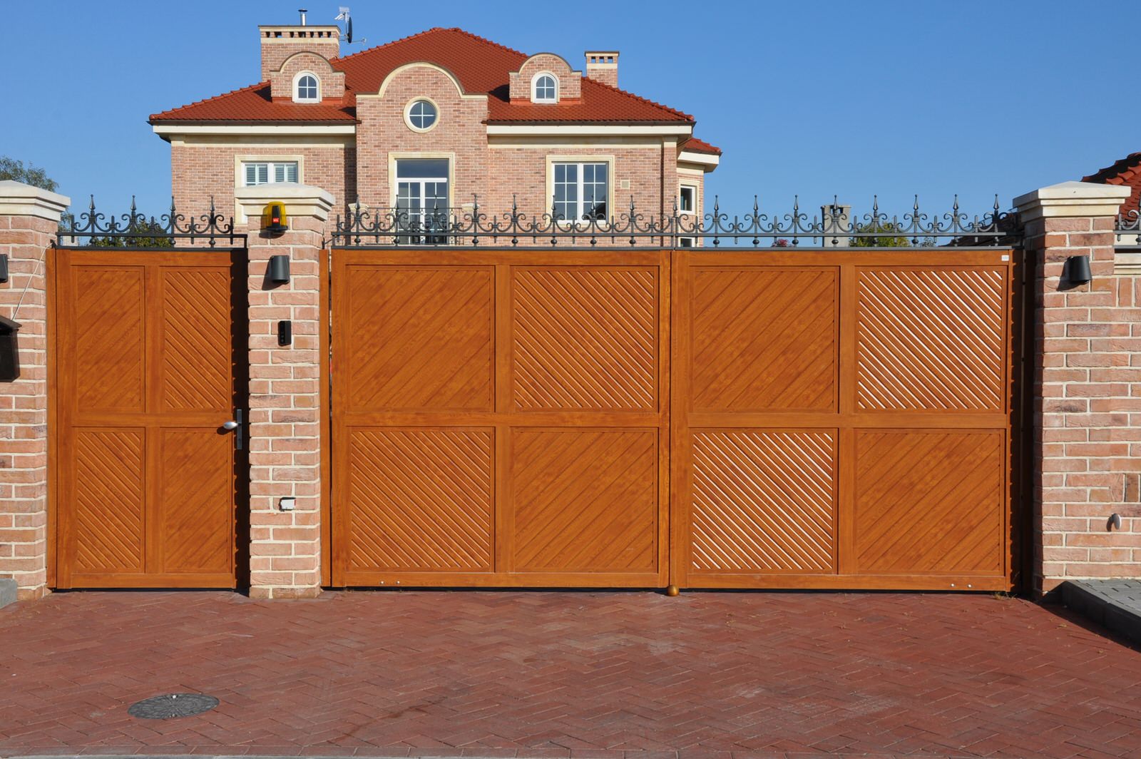 Ворота и балюстрады для частного дома