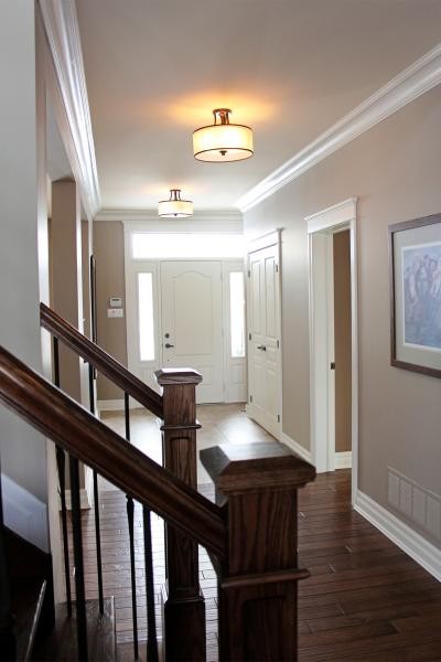 Inspiration for a transitional entryway in Ottawa.