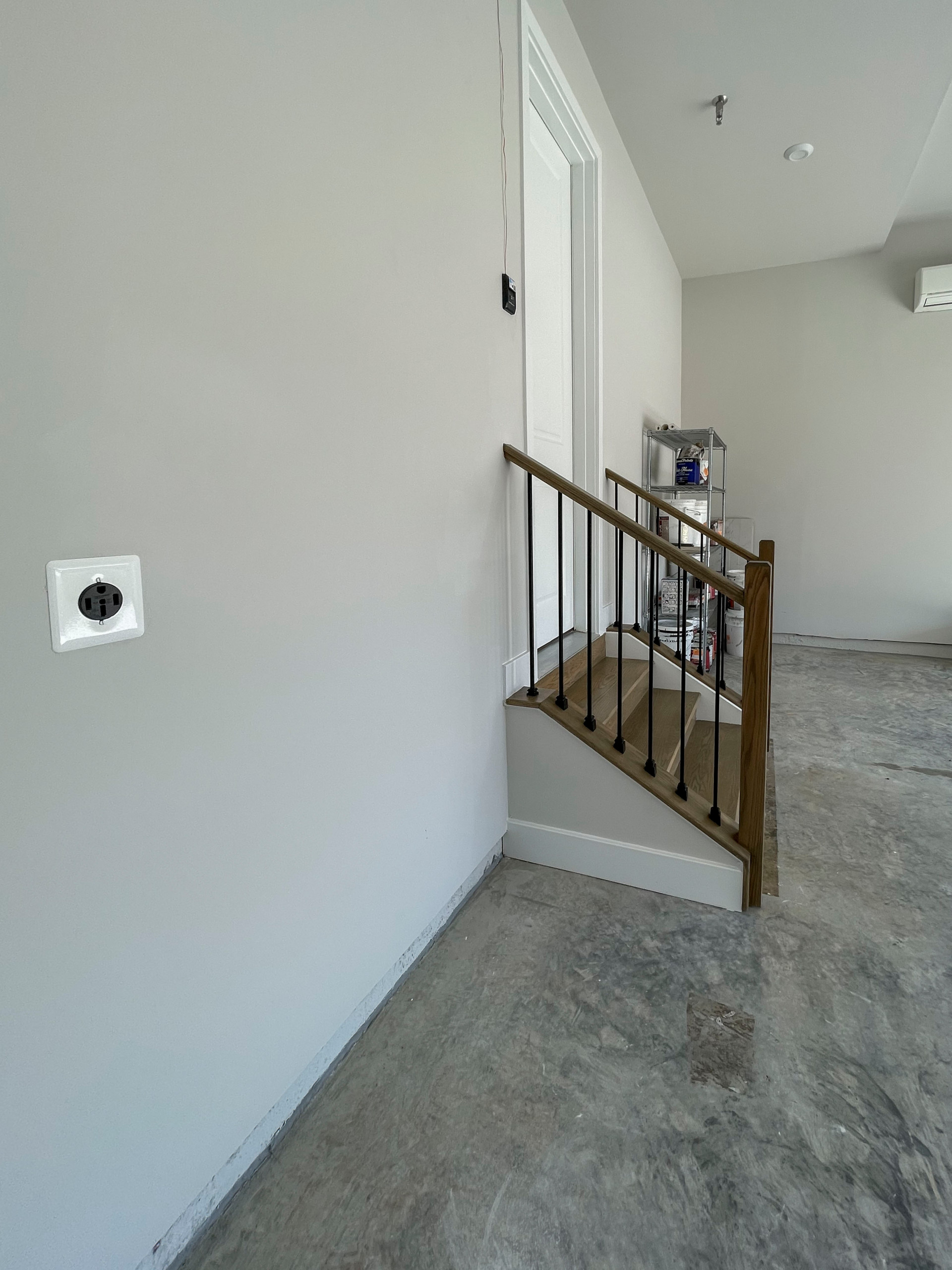113_Floating Straight- Stringers with No Risers in Contemporary Home, Bethesda M