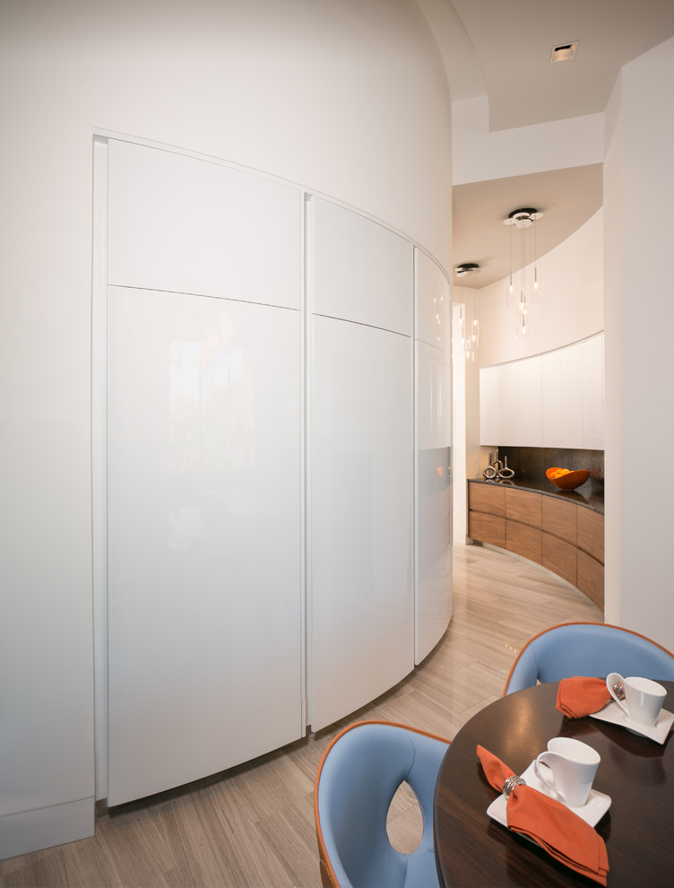 Kitchen - mid-sized contemporary kitchen idea in Houston