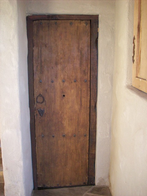 Rustic doors, widows and grates montagne-entree