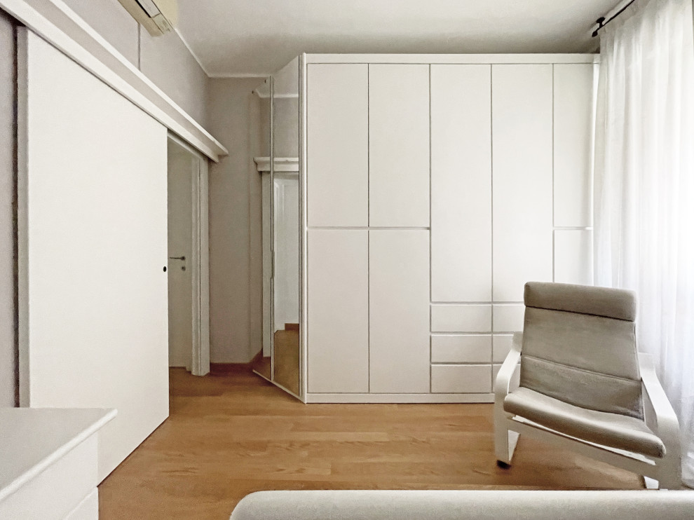 Inspiration for a modern storage and wardrobe in Milan.