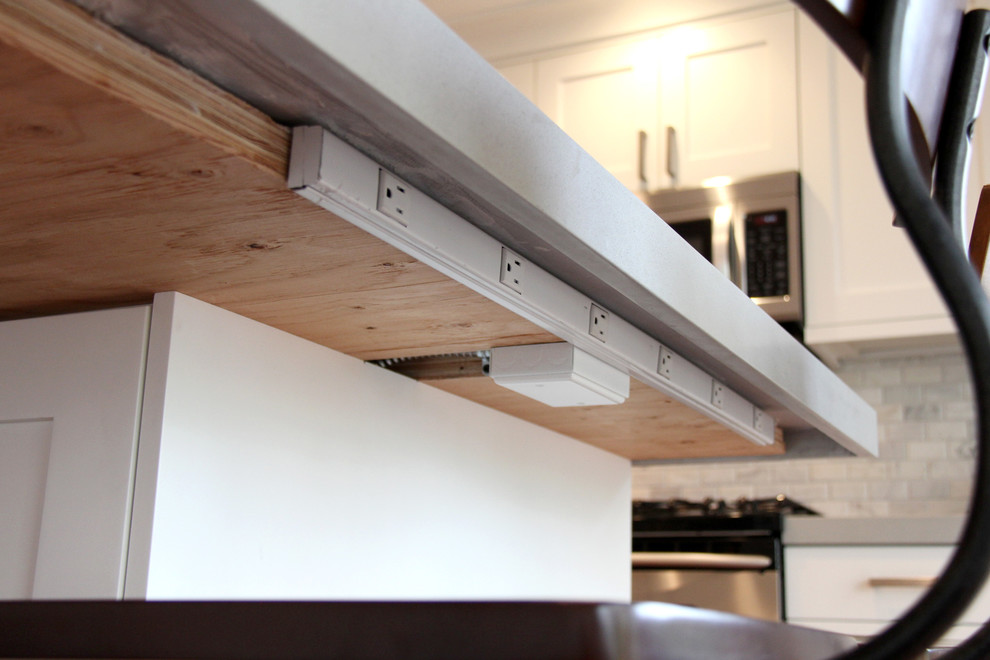 Example of a transitional home design design in Orange County