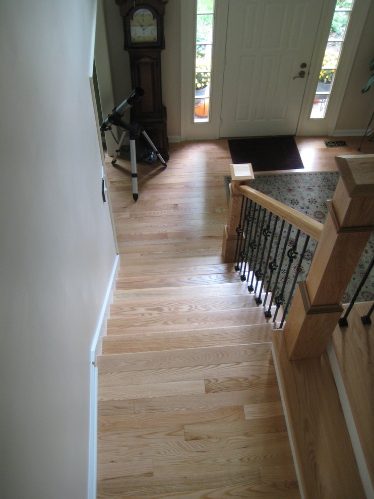 Example of a transitional wooden l-shaped staircase design with painted risers