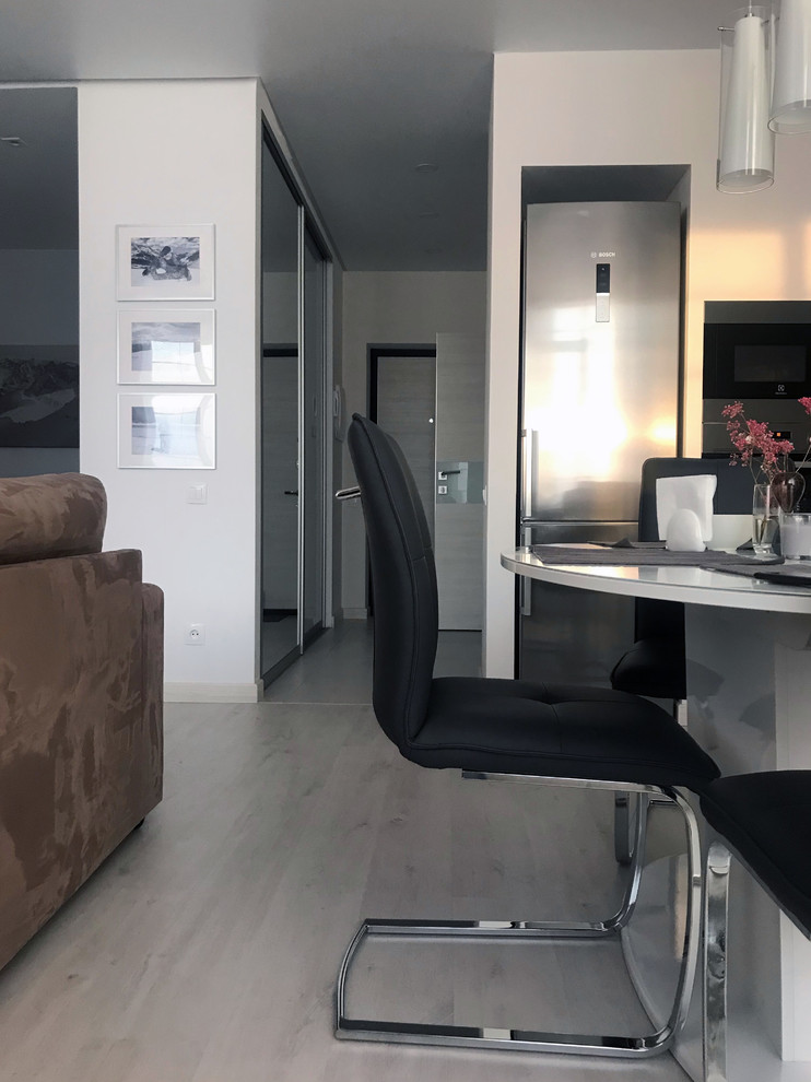 Однокомнатная белая студия