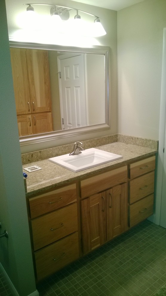 Bathroom - contemporary bathroom idea