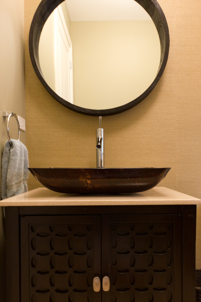 This is an example of a contemporary powder room in Chicago.