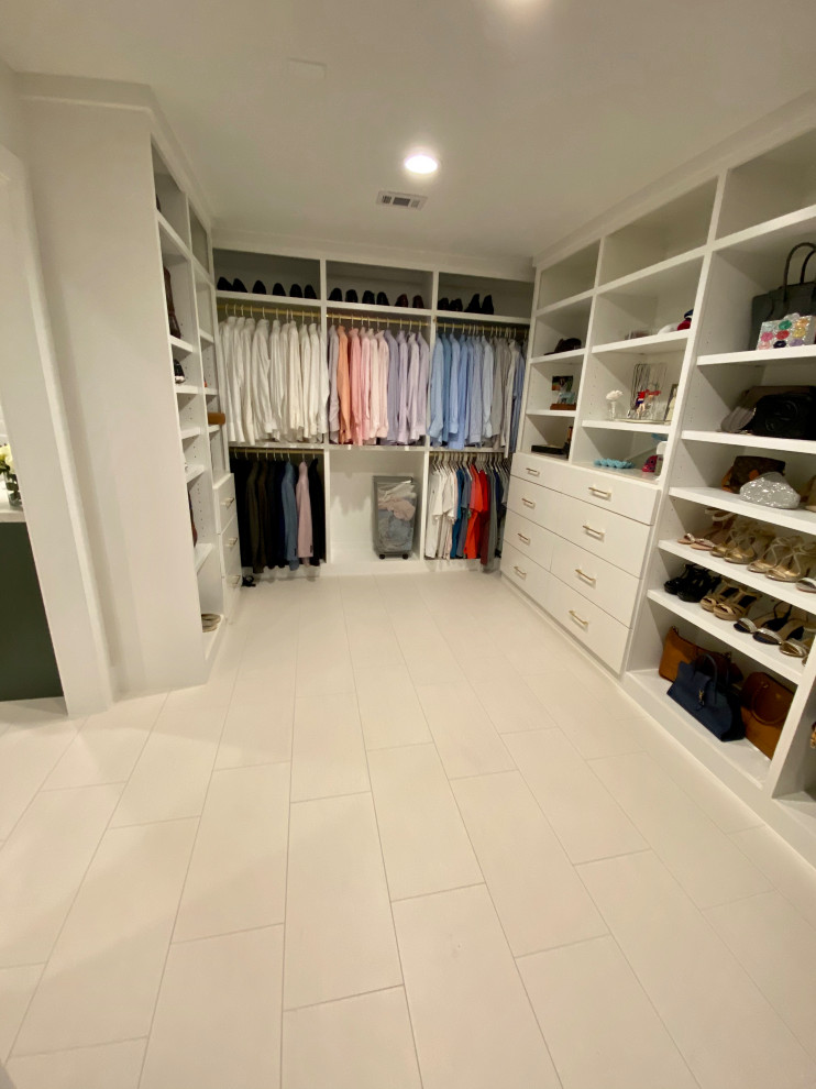 Photo of a transitional storage and wardrobe in Houston.