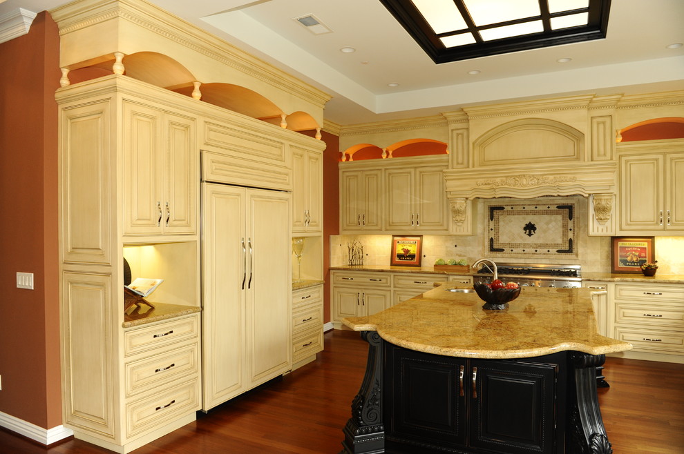 Example of a transitional kitchen design in San Francisco