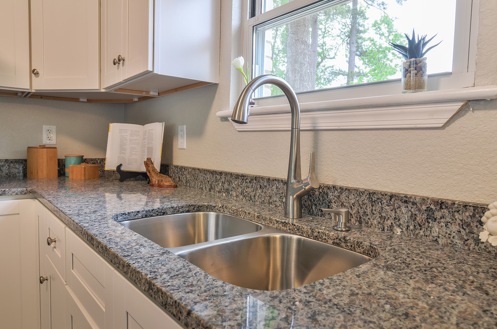 Home design - transitional home design idea