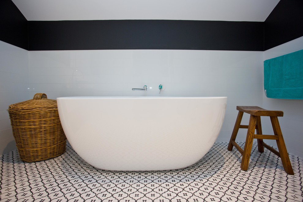 Design ideas for a contemporary bathroom in Sydney.