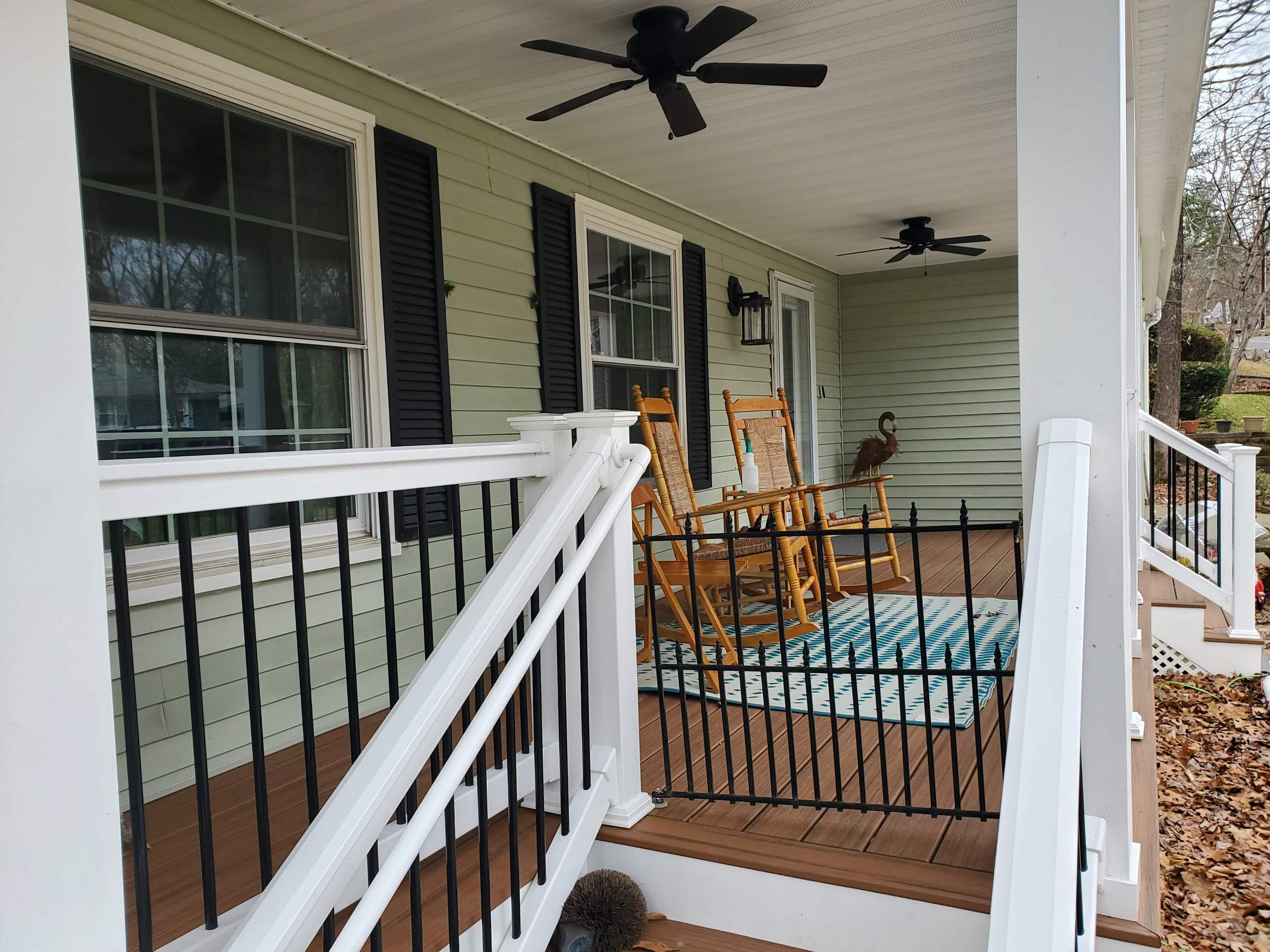 Front Porch w/ Breezeway to Basement