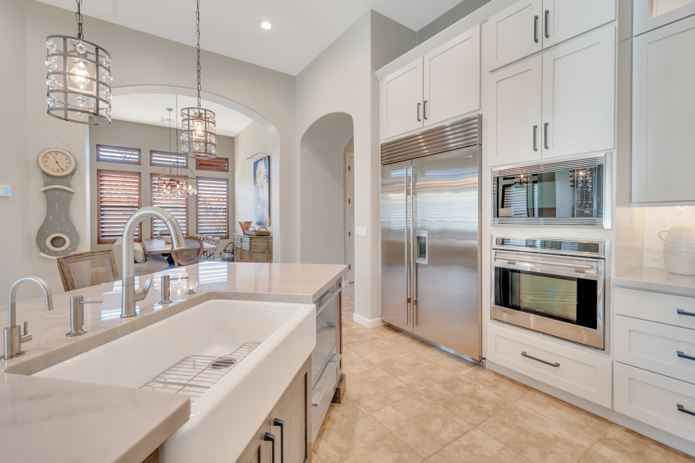 Transitional kitchen photo in Phoenix