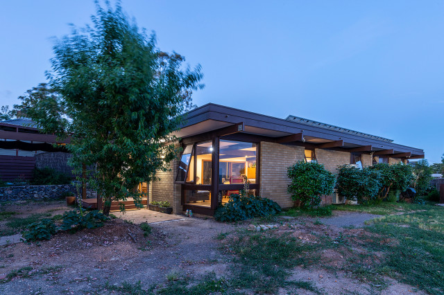 Pettit & Sevitt Revival midcentury-exterior