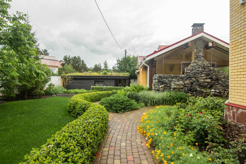 Сад с зеленой крышей