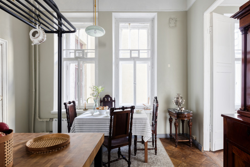 Квартира на Петроградской стороне в доме с совами