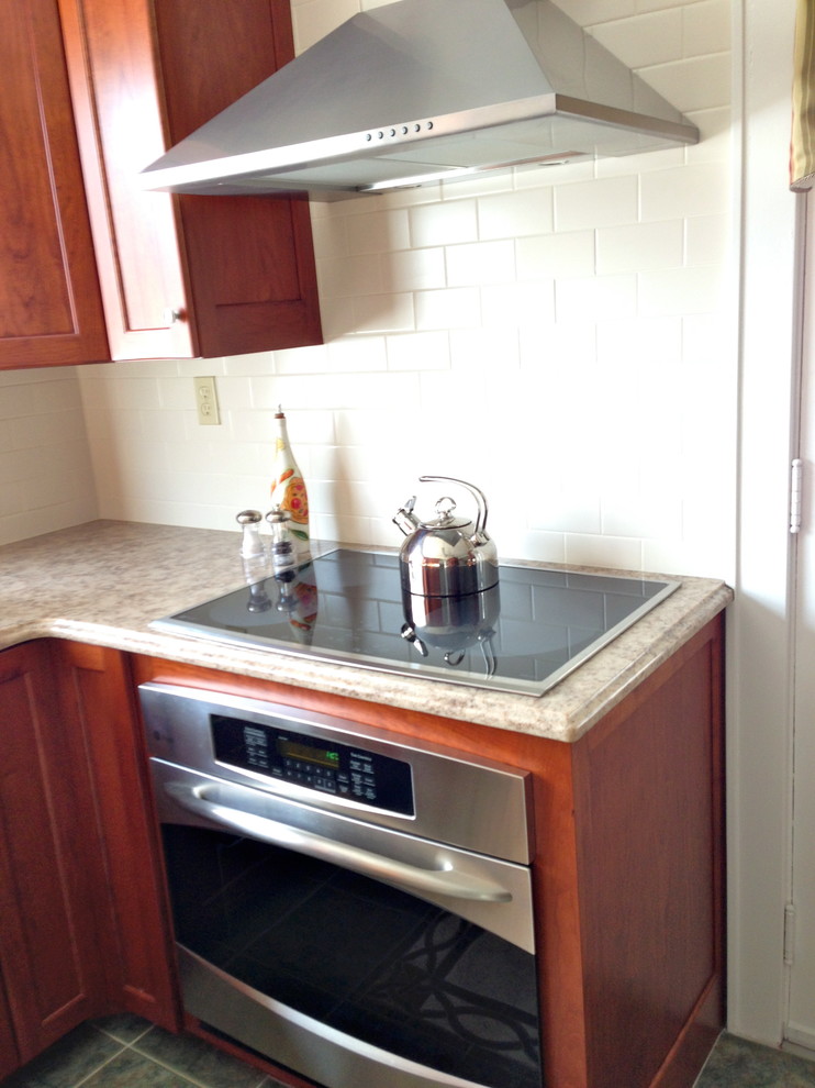 Transitional kitchen photo in Bridgeport