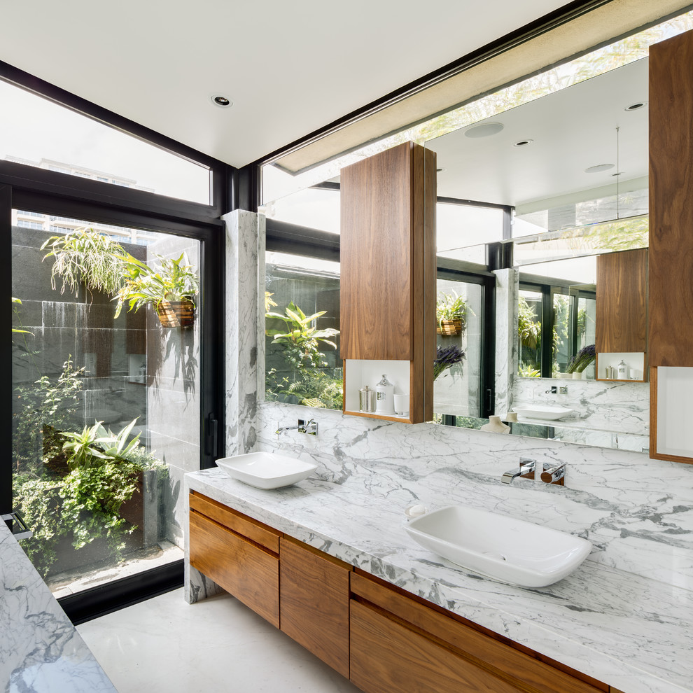 Inspiration for a contemporary bathroom in Mexico City with a vessel sink.