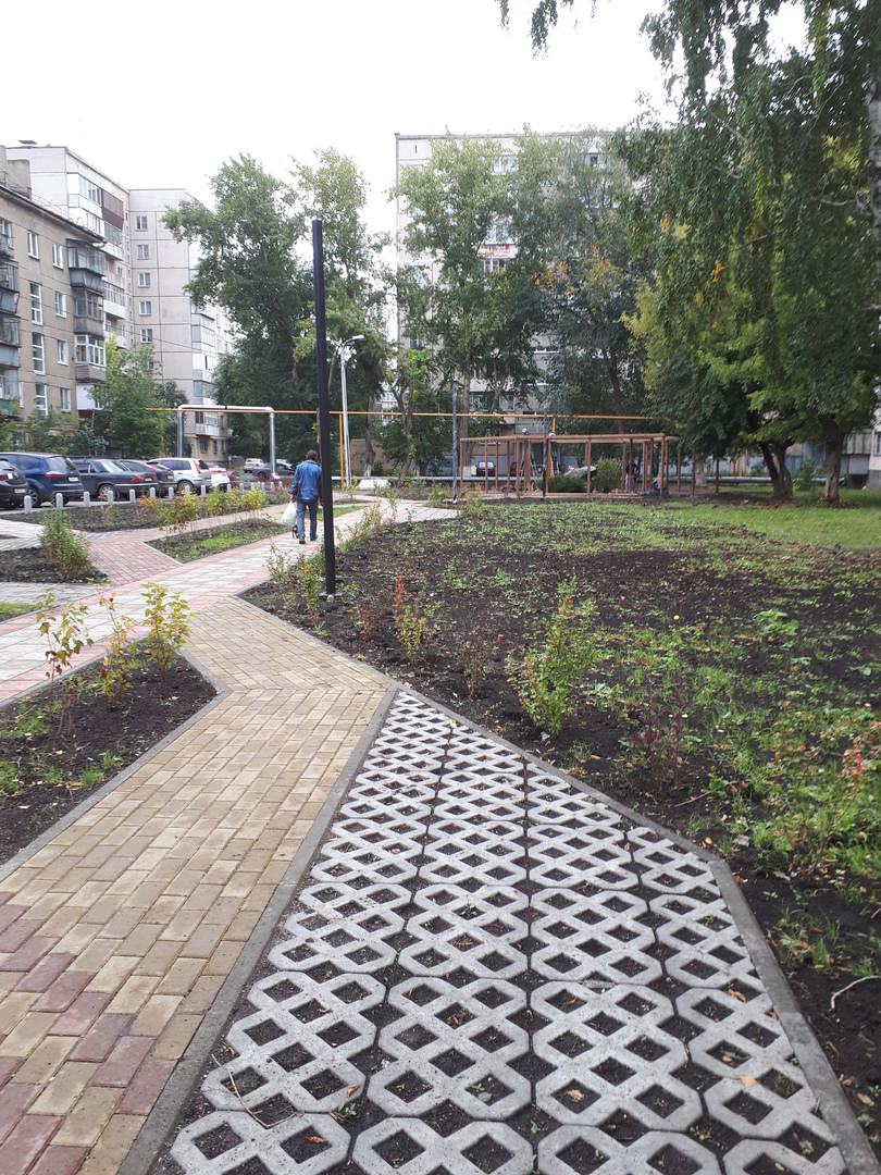 Двор по программе благоустройства "Комфортная среда" г. Челябинск