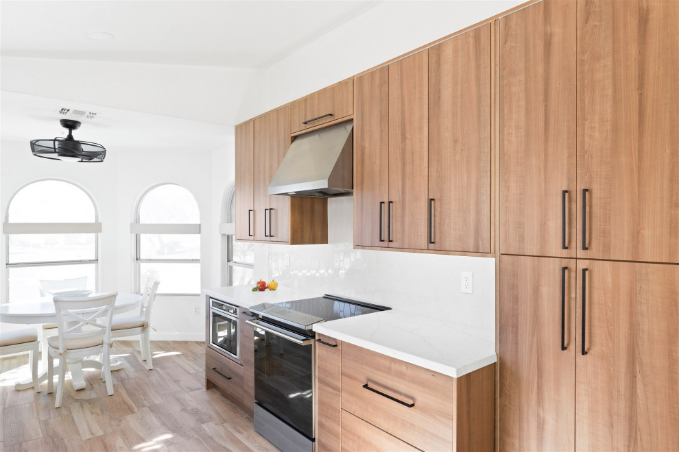Example of a mid-sized transitional home design design in Phoenix