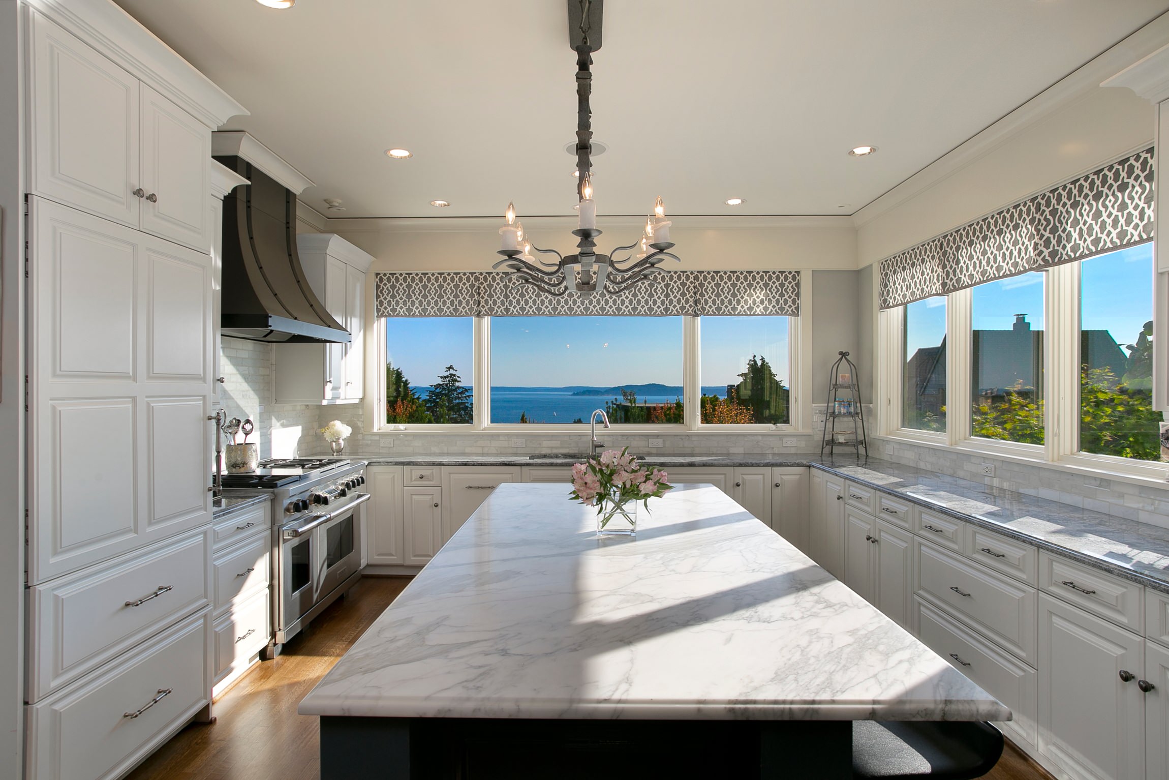 Custom Executive Home - Magnolia