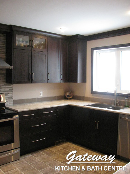 Kitchen - transitional kitchen idea