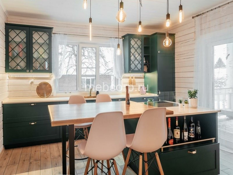 Кухня в загородный дом