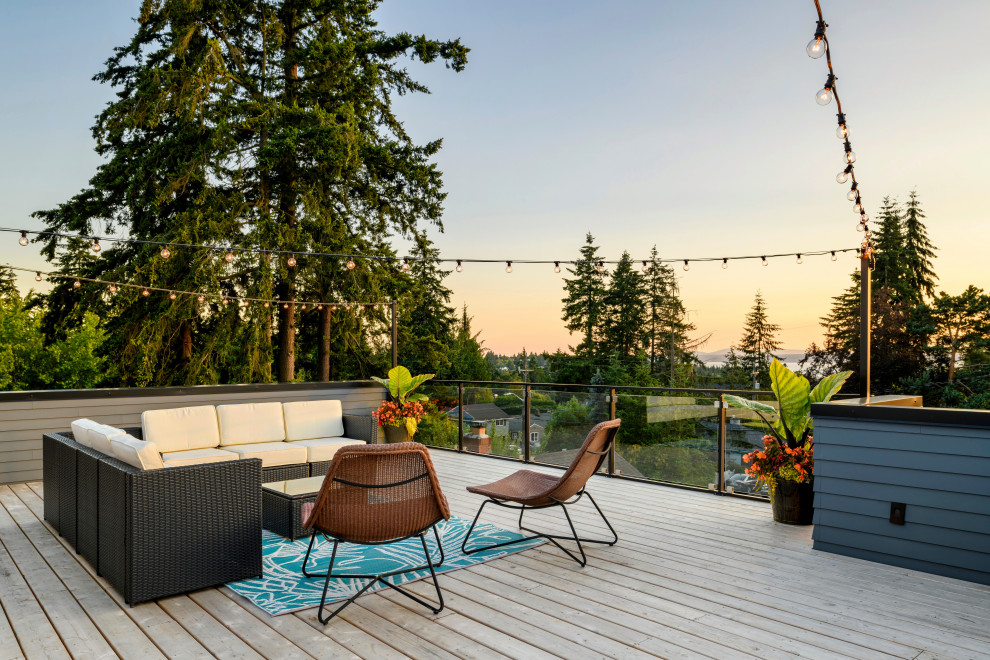 Inspiration for a contemporary deck in Seattle with mixed railing.
