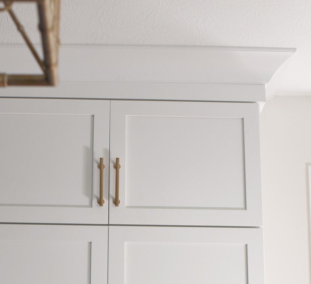 Example of a transitional kitchen design in Cleveland
