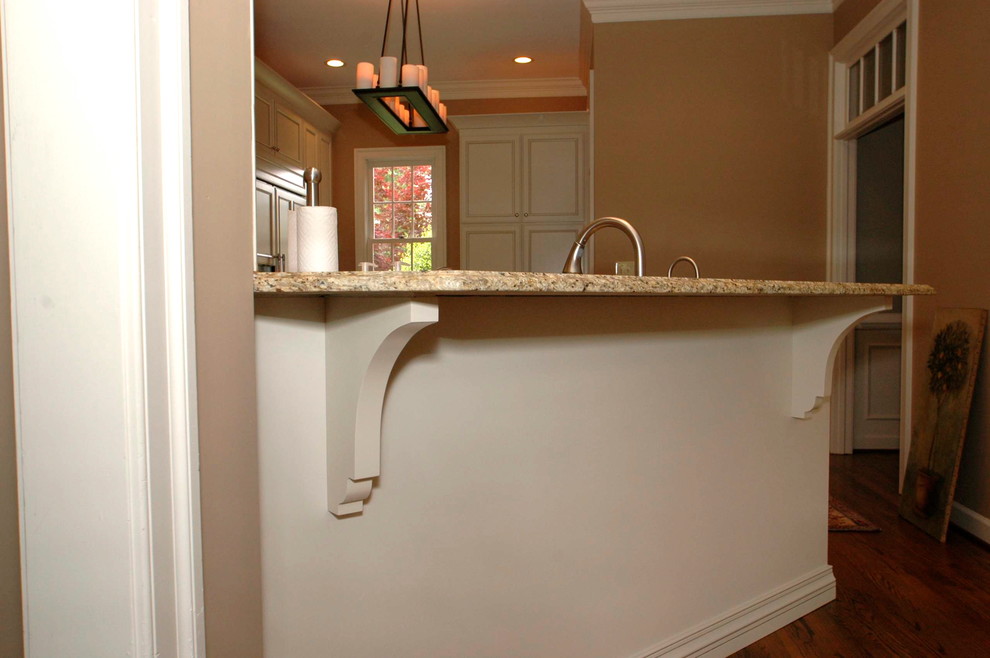 Williamsburg Cream with glaze kitchen