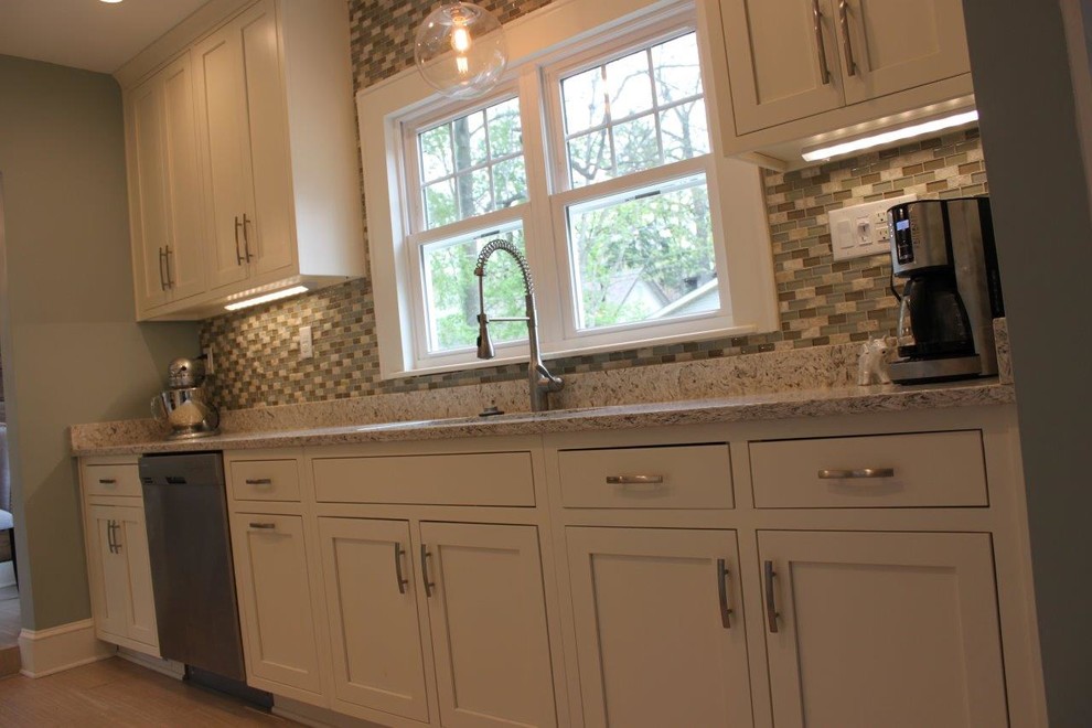 Kitchen - transitional kitchen idea in Indianapolis