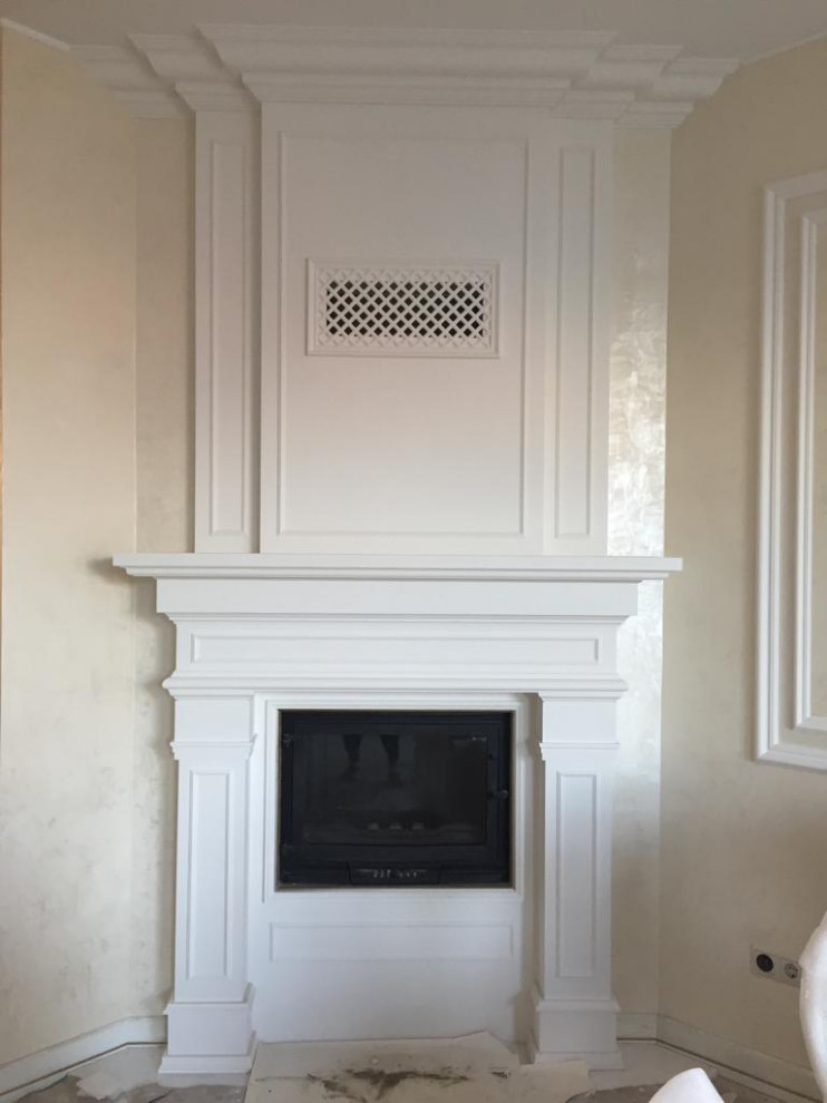 Гипсовый портал для камина покрашен