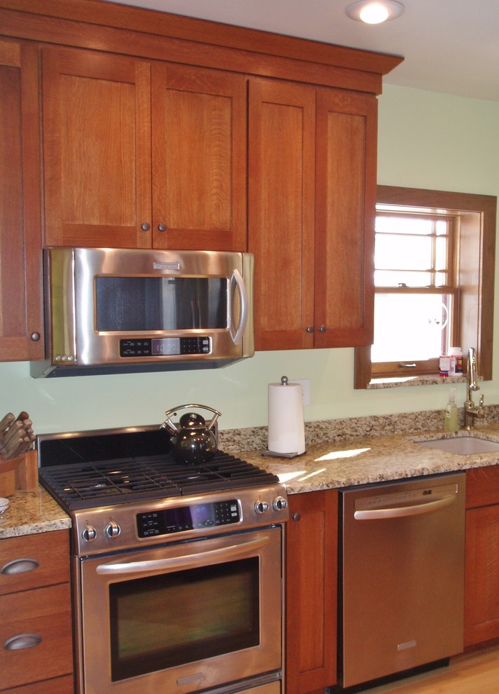 Transitional kitchen photo in Minneapolis
