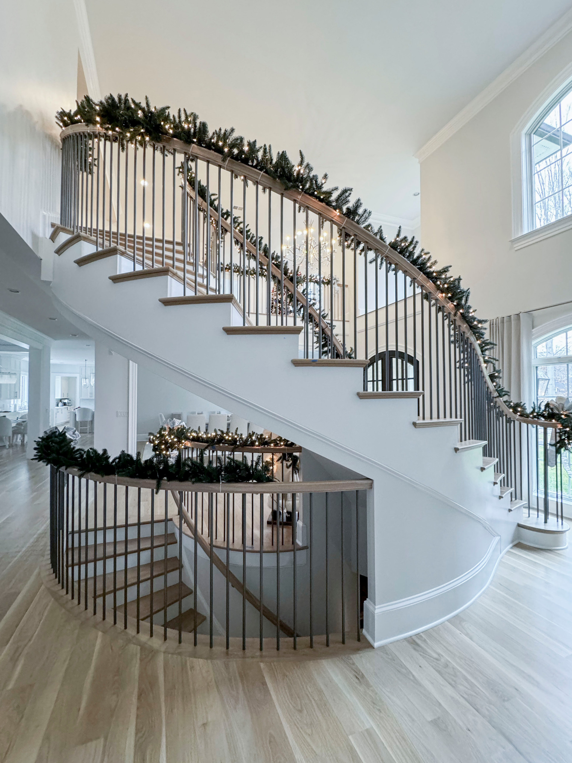 116_Elegant & Eye-catching Curved Staircase, Leesburg VA 20175