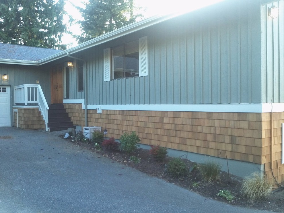 Transitional entryway photo in Seattle