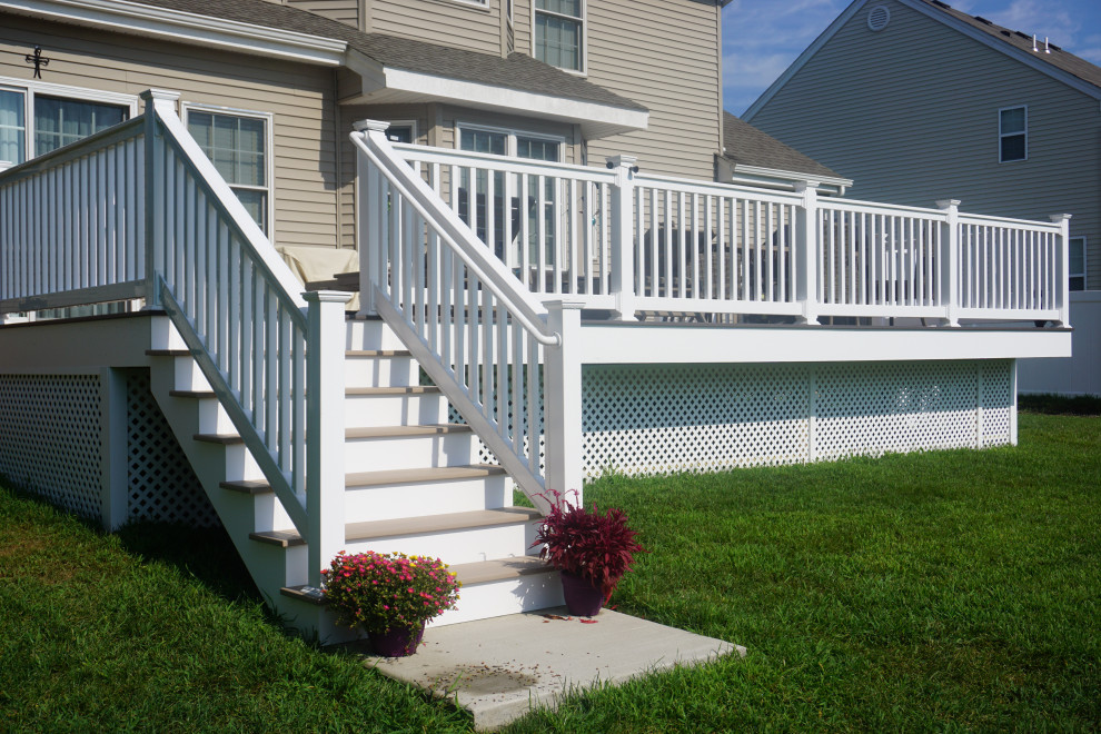 Photo of a traditional deck in Baltimore.