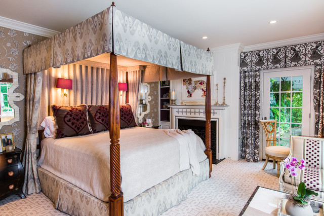 English Contemporary classico-camera-da-letto