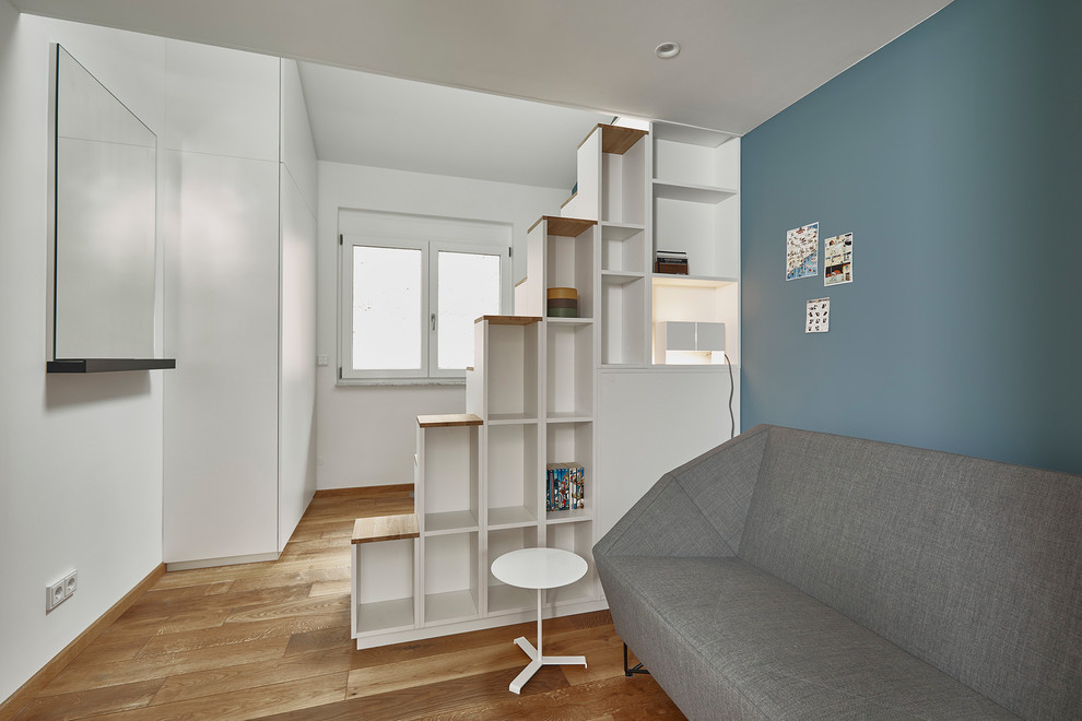 Inspiration for a small modern home design in Stuttgart.