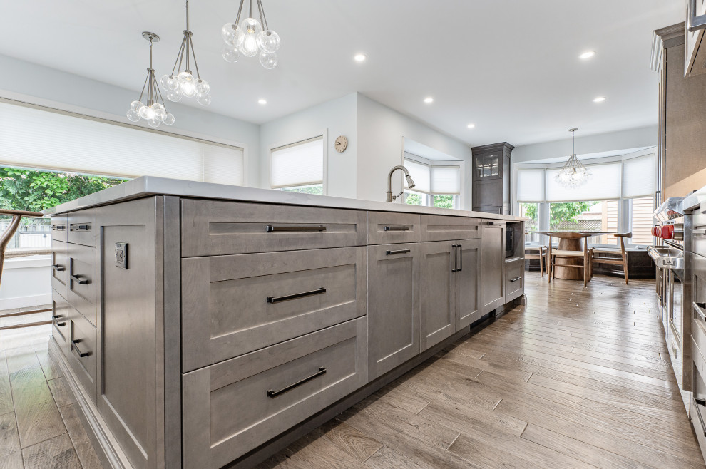 Kitchen - transitional kitchen idea